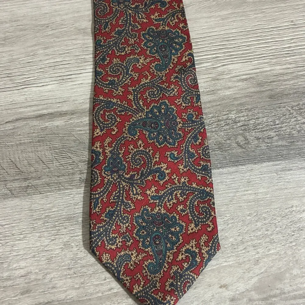 Tom James USA Silk Paisley Tie Red Navy Gold Classic Necktie 3.25x59 Handmade